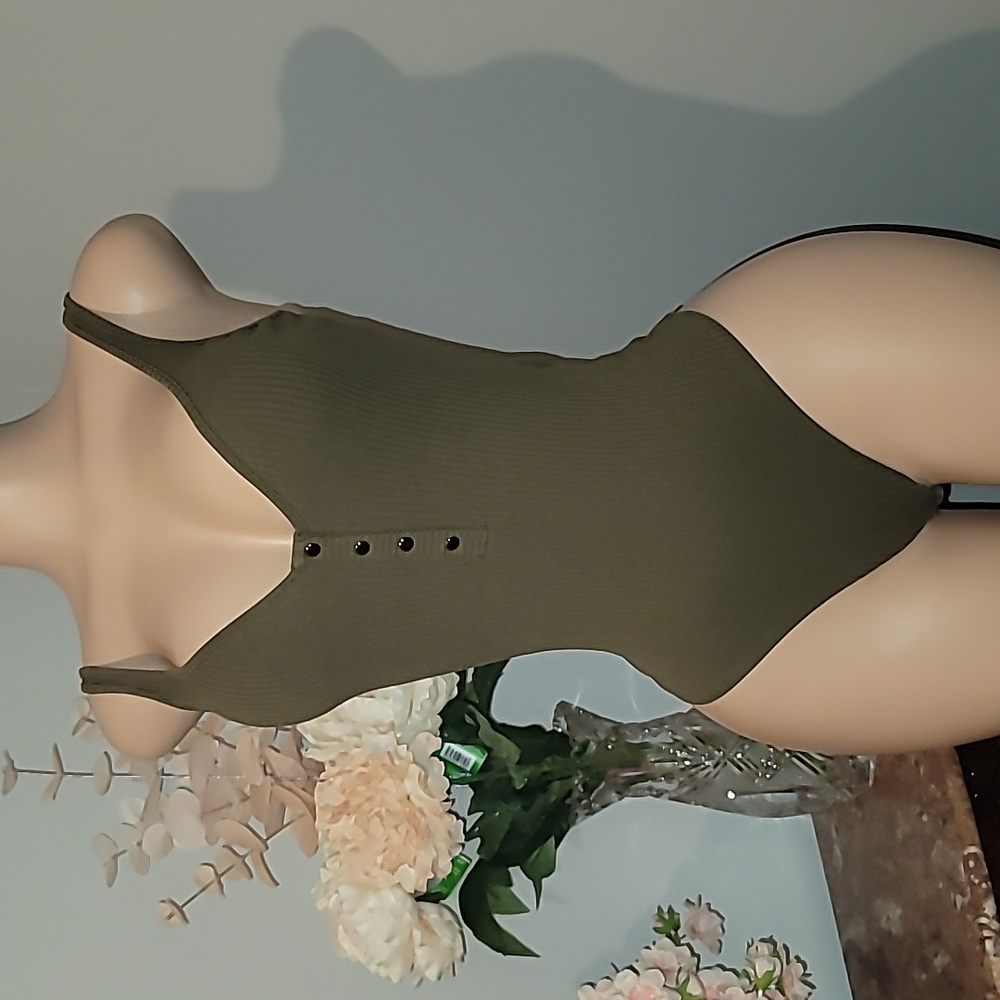 Red by BKE Green Ribbed Bodysuit
